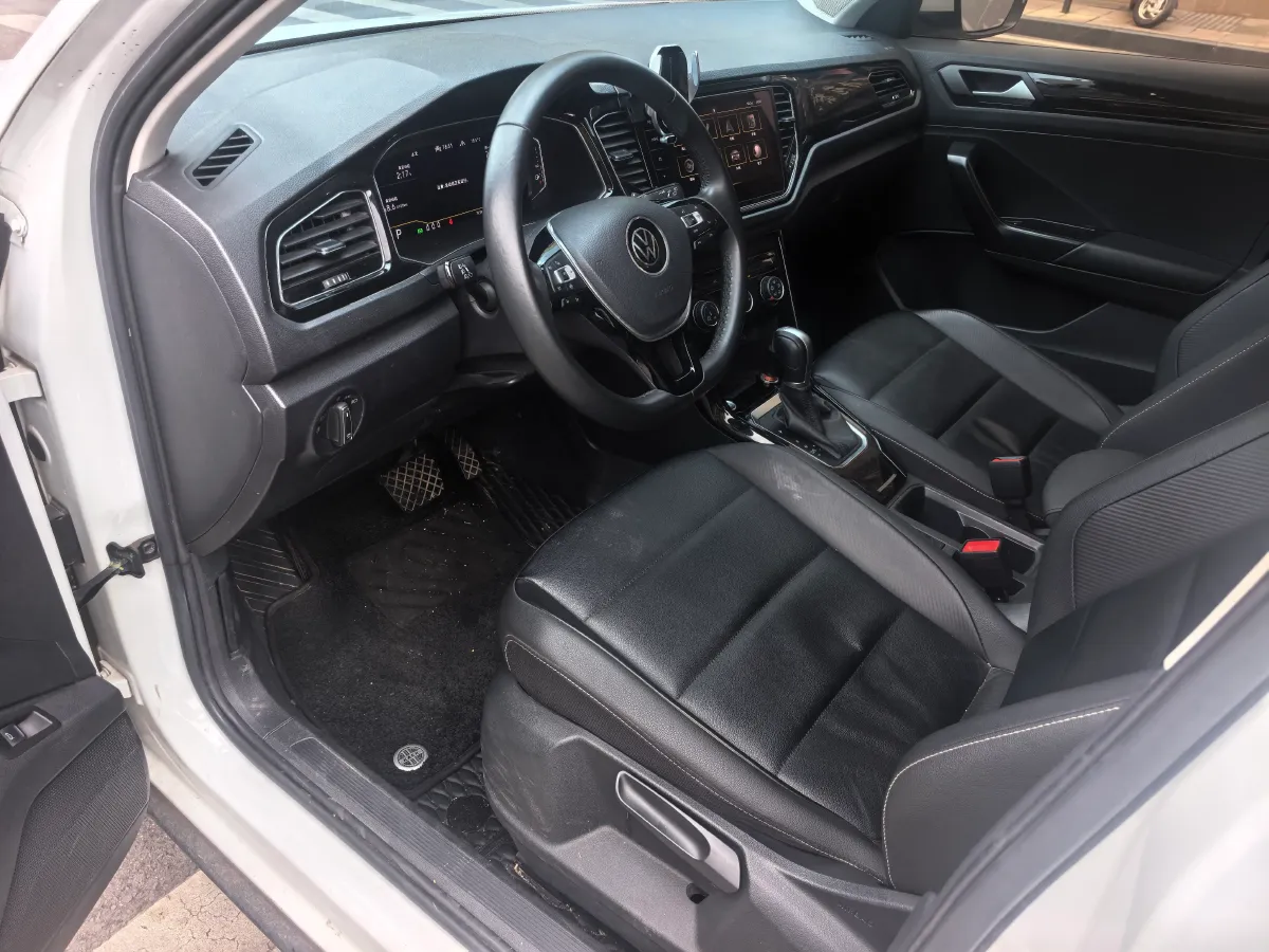 2021 Volkswagen T-Roc 1.4T 150HP L4 7DCT,autocango,china used car exporter,china ev exporter,chinese used car exporter,chinese used ev exporter