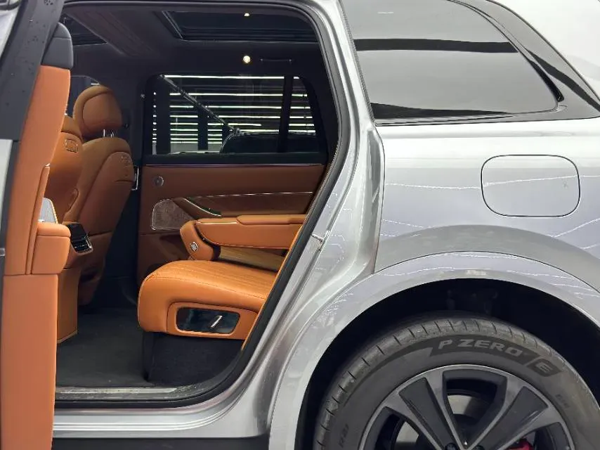 2025 AITO AITO M8 REEV 160HP REEV 53.4KWH,autocango,china used car exporter,china ev exporter,chinese used car exporter,chinese used ev exporter