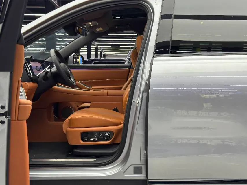 2025 AITO AITO M8 REEV 160HP REEV 53.4KWH,autocango,china used car exporter,china ev exporter,chinese used car exporter,chinese used ev exporter