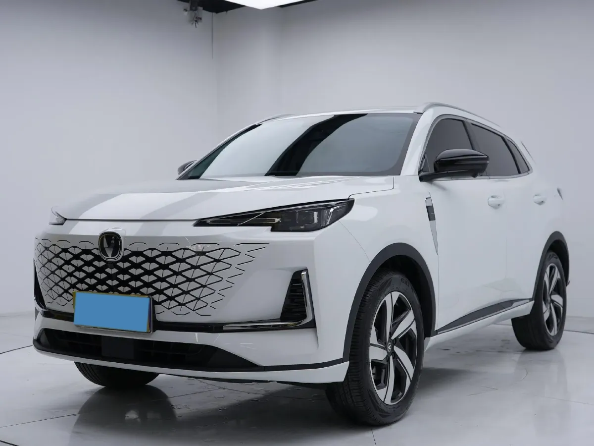 2024 ChangAn X7 PLUS 1.5T 188HP L4 7DCT,autocango,china used car exporter,china ev exporter,chinese used car exporter,chinese used ev exporter