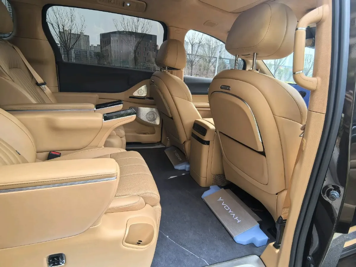 2025 Voyah Dream BEV 108.7KWH,autocango,china used car exporter,china ev exporter,chinese used car exporter,chinese used ev exporter