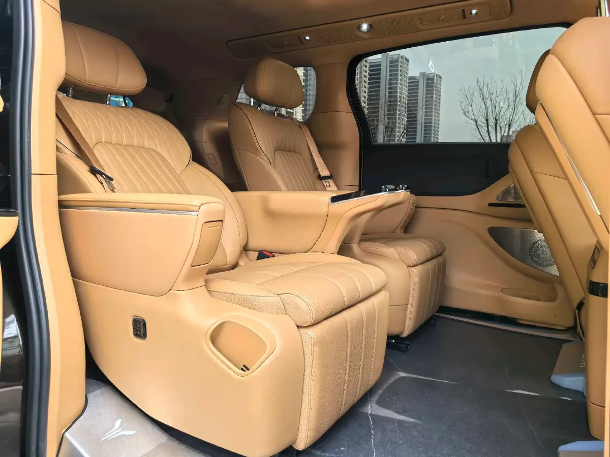 2025 Voyah Dream BEV 108.7KWH,autocango,china used car exporter,china ev exporter,chinese used car exporter,chinese used ev exporter