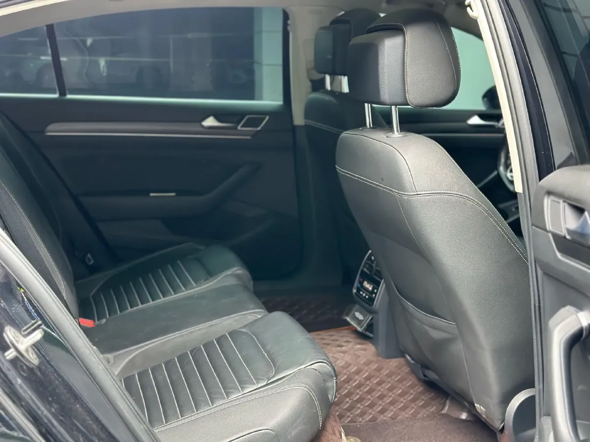 2020 Volkswagen Magotan 2.0T 186HP L4 7DCT,autocango,china used car exporter,china ev exporter,chinese used car exporter,chinese used ev exporter