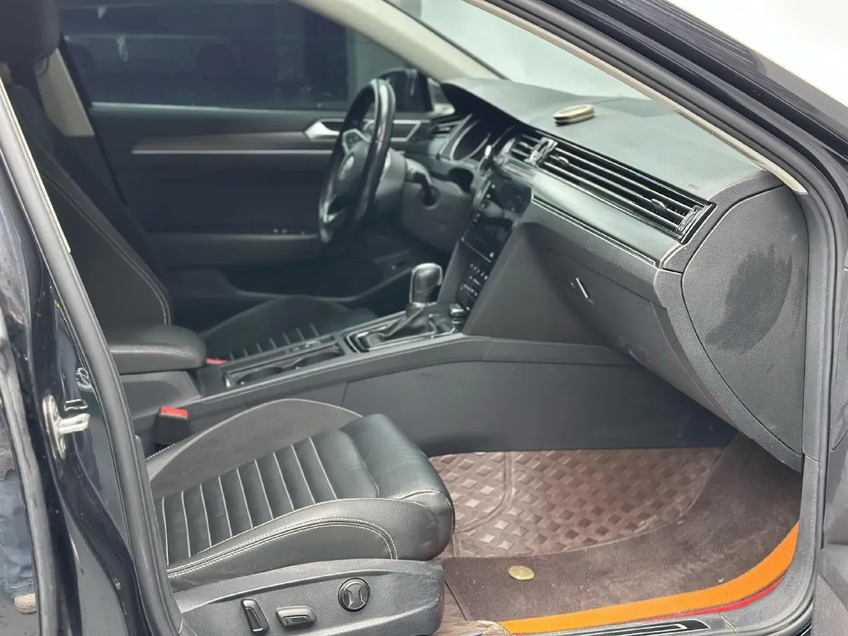 2020 Volkswagen Magotan 2.0T 186HP L4 7DCT,autocango,china used car exporter,china ev exporter,chinese used car exporter,chinese used ev exporter