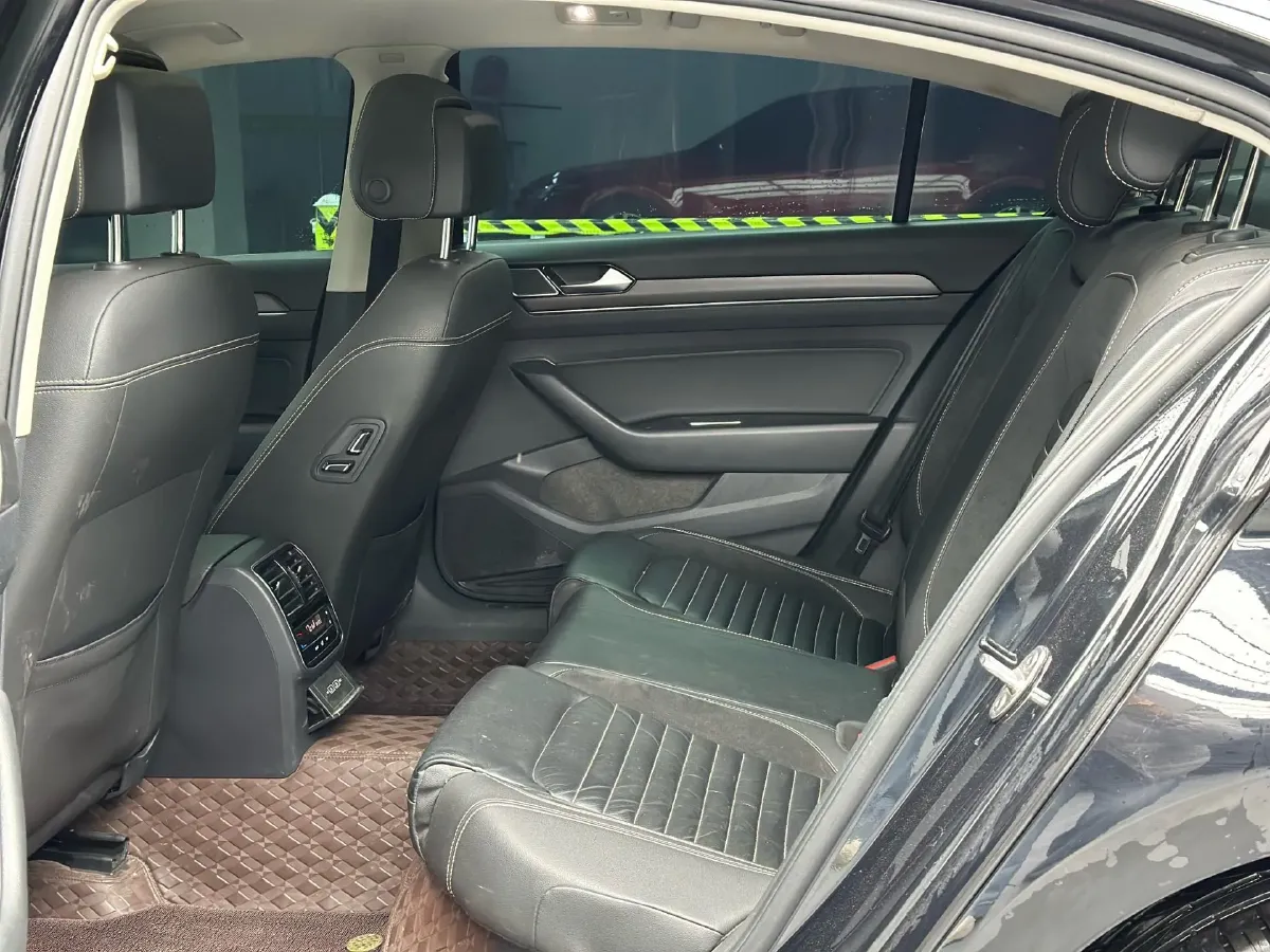 2020 Volkswagen Magotan 2.0T 186HP L4 7DCT,autocango,china used car exporter,china ev exporter,chinese used car exporter,chinese used ev exporter