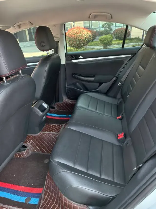 2019 MAXUS XinTu V80 2.5T 136HP L4 6MT,autocango,china used car exporter,china ev exporter,chinese used car exporter,chinese used ev exporter