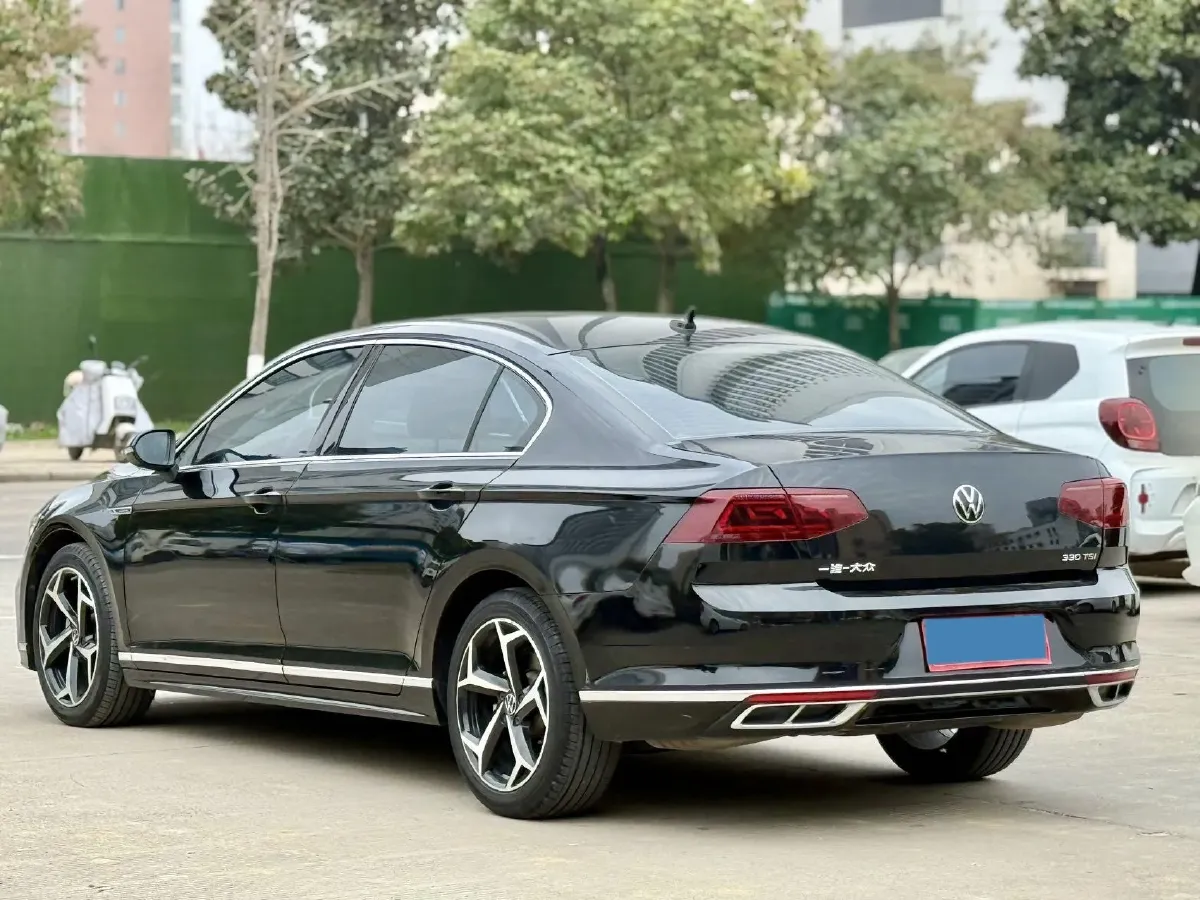 2023 Volkswagen Magotan 2.0T 186HP L4 7DCT,autocango,china used car exporter,china ev exporter,chinese used car exporter,chinese used ev exporter