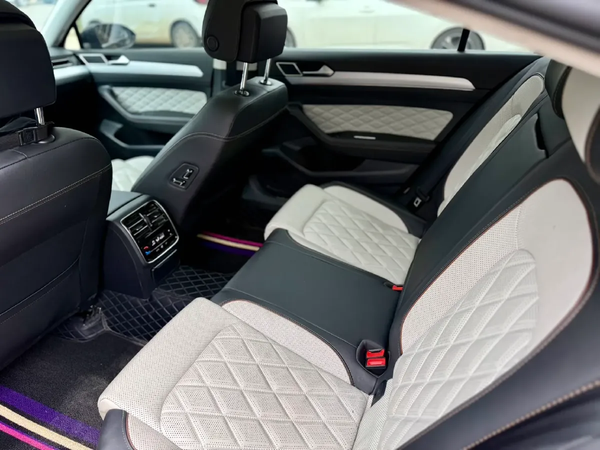 2023 Volkswagen Magotan 2.0T 186HP L4 7DCT,autocango,china used car exporter,china ev exporter,chinese used car exporter,chinese used ev exporter