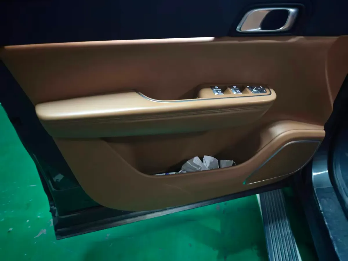 2021 Li ONE Range Extended 131HP REEV 40.5KWH,autocango,china used car exporter,china ev exporter,chinese used car exporter,chinese used ev exporter