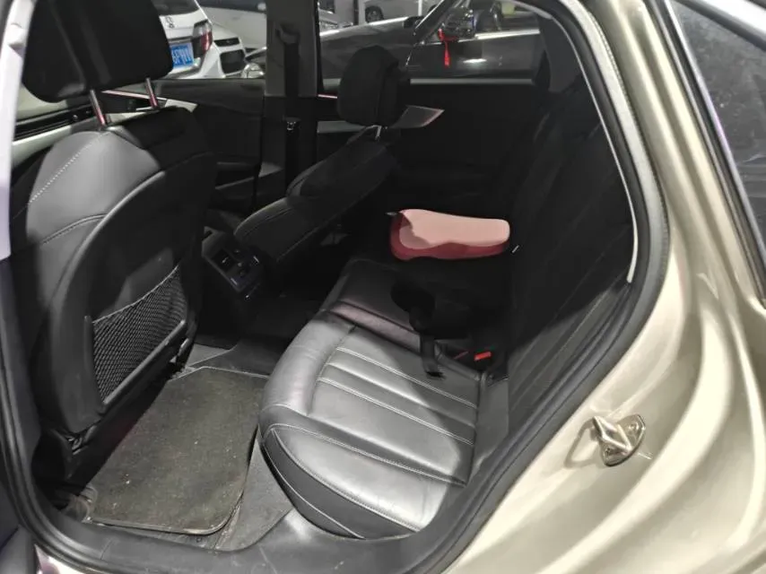 2020 Audi A4L 2.0T 190HP L4 7DCT,autocango,china used car exporter,china ev exporter,chinese used car exporter,chinese used ev exporter