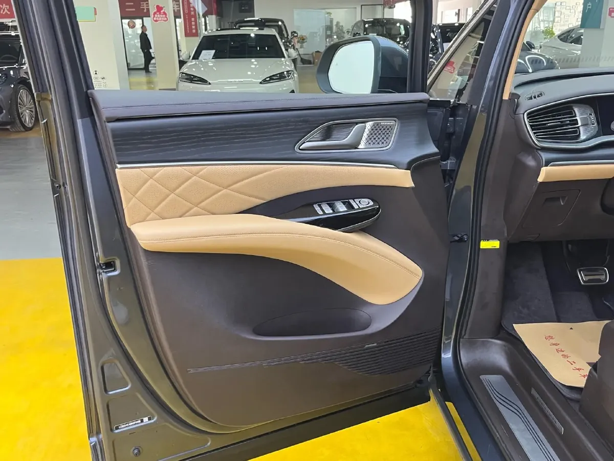 2025 Denza D9 1.5T 156HP L4 E-CVT PHEV 40KWH,autocango,china used car exporter,china ev exporter,chinese used car exporter,chinese used ev exporter