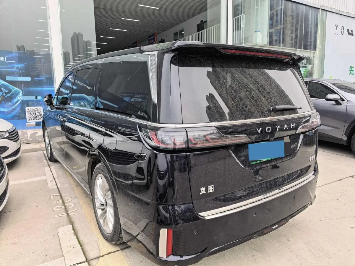 2024 Voyah Dream 1.5T 150HP L4 PHEV 43KWH,autocango,china used car exporter,china ev exporter,chinese used car exporter,chinese used ev exporter