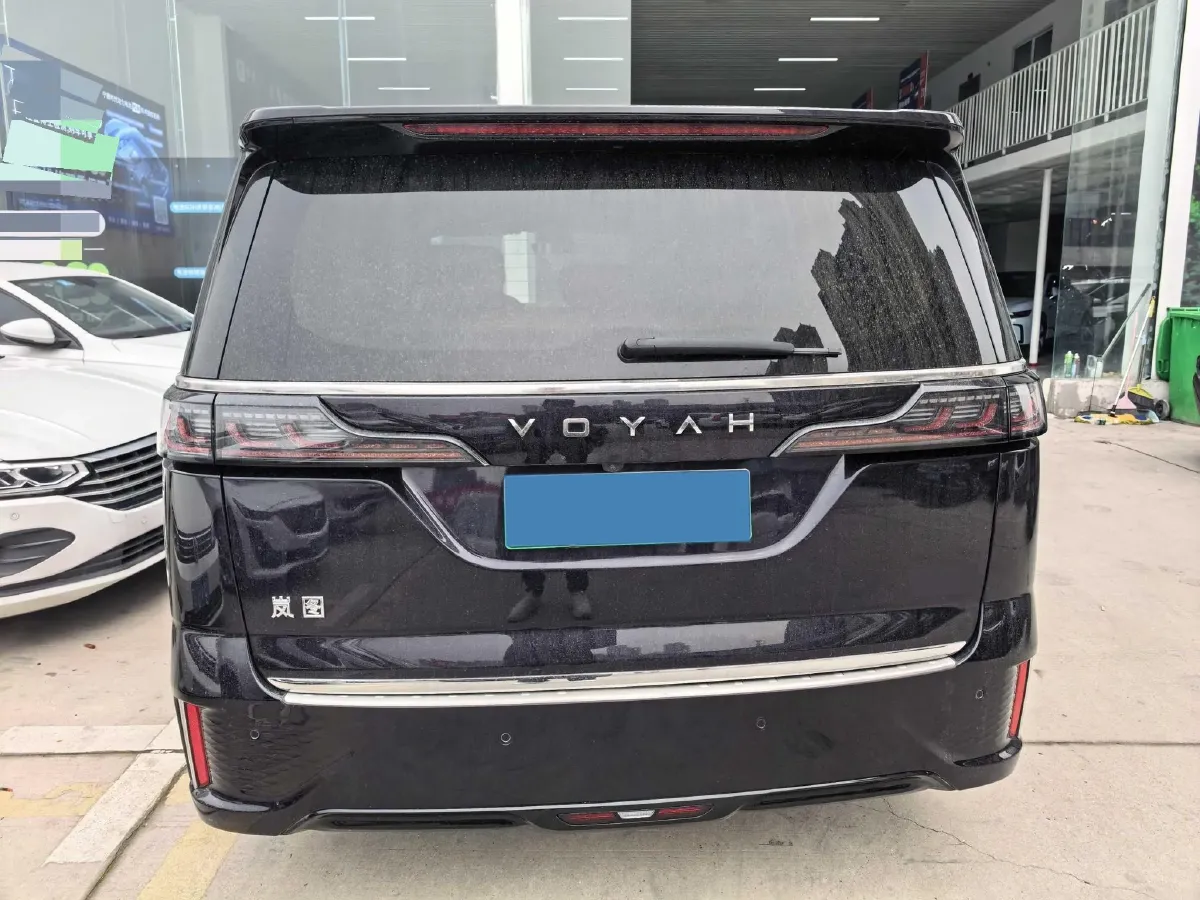 2024 Voyah Dream 1.5T 150HP L4 PHEV 43KWH,autocango,china used car exporter,china ev exporter,chinese used car exporter,chinese used ev exporter
