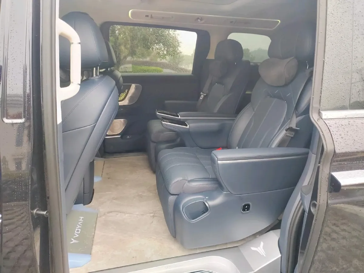 2026 Voyah Dream 1.5T 150HP L4 PHEV,autocango,china used car exporter,china ev exporter,chinese used car exporter,chinese used ev exporter