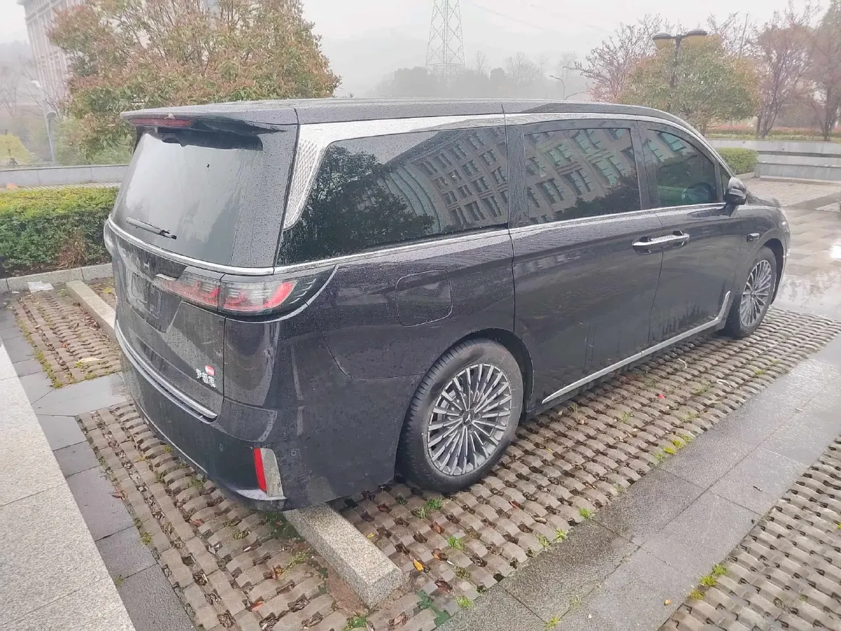 2026 Voyah Dream 1.5T 150HP L4 PHEV,autocango,china used car exporter,china ev exporter,chinese used car exporter,chinese used ev exporter