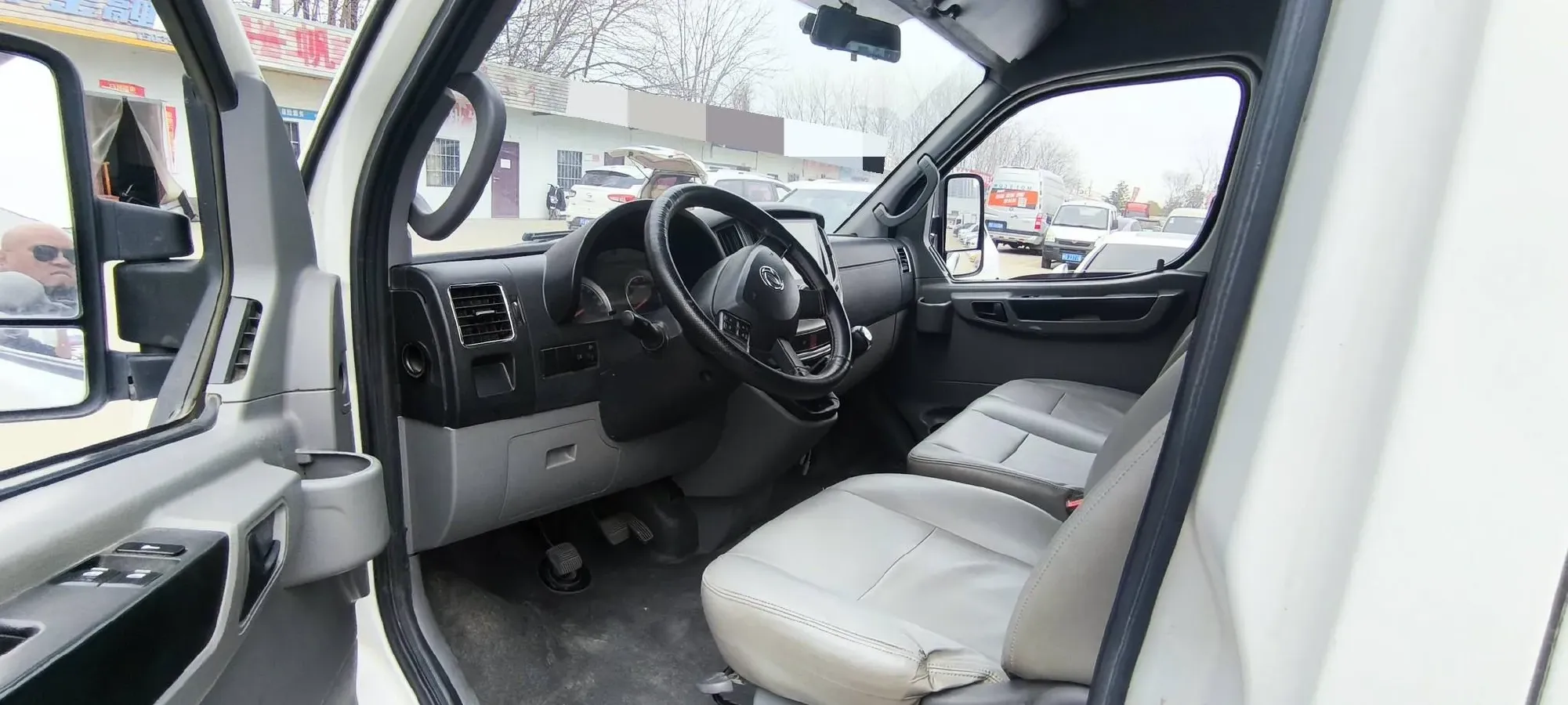 2019 MAXUS XinTu V80 2.5T 136HP L4 6MT,autocango,china used car exporter,china ev exporter,chinese used car exporter,chinese used ev exporter