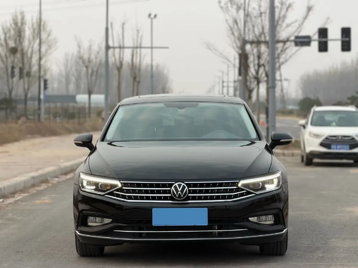 2020 Volkswagen Magotan 2.0T 186HP L4 7DCT,autocango,china used car exporter,china ev exporter,chinese used car exporter,chinese used ev exporter