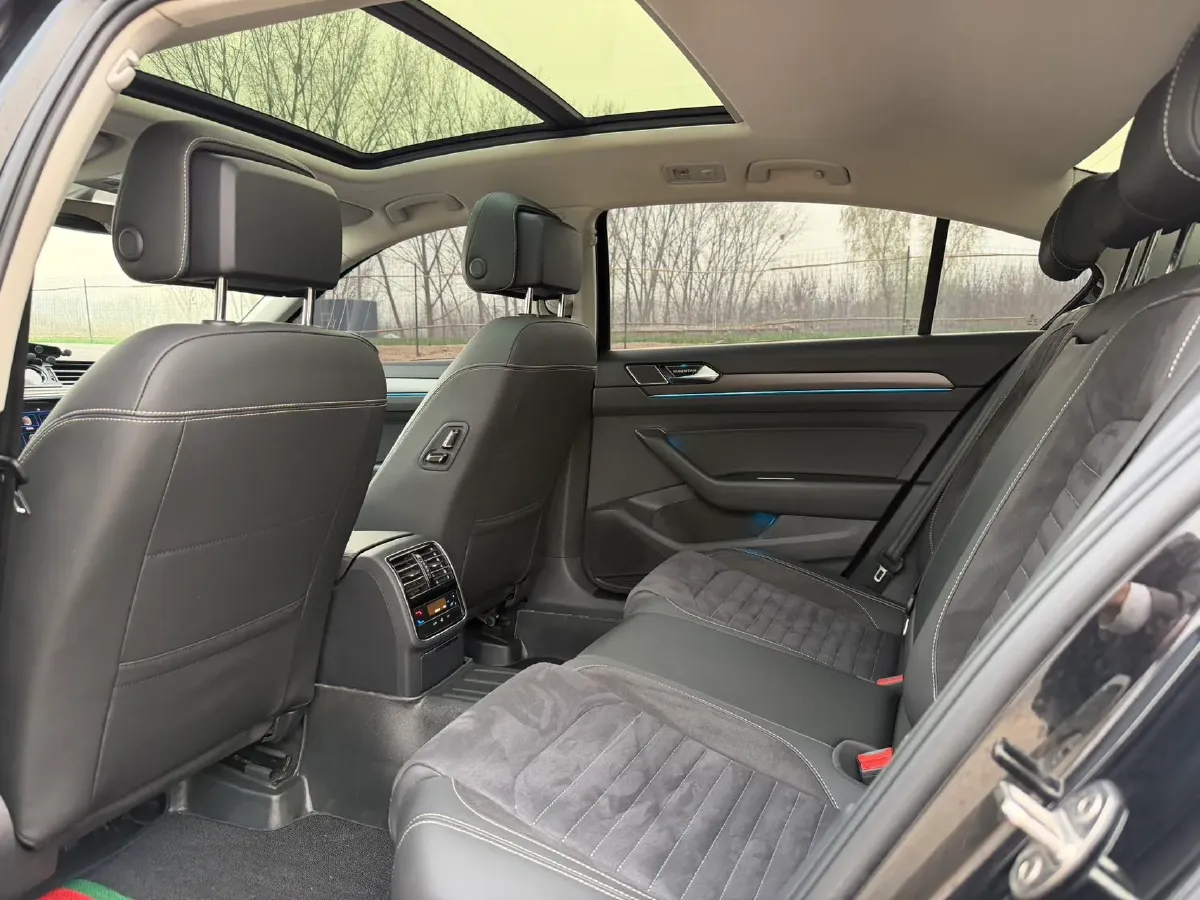 2020 Volkswagen Magotan 2.0T 186HP L4 7DCT,autocango,china used car exporter,china ev exporter,chinese used car exporter,chinese used ev exporter