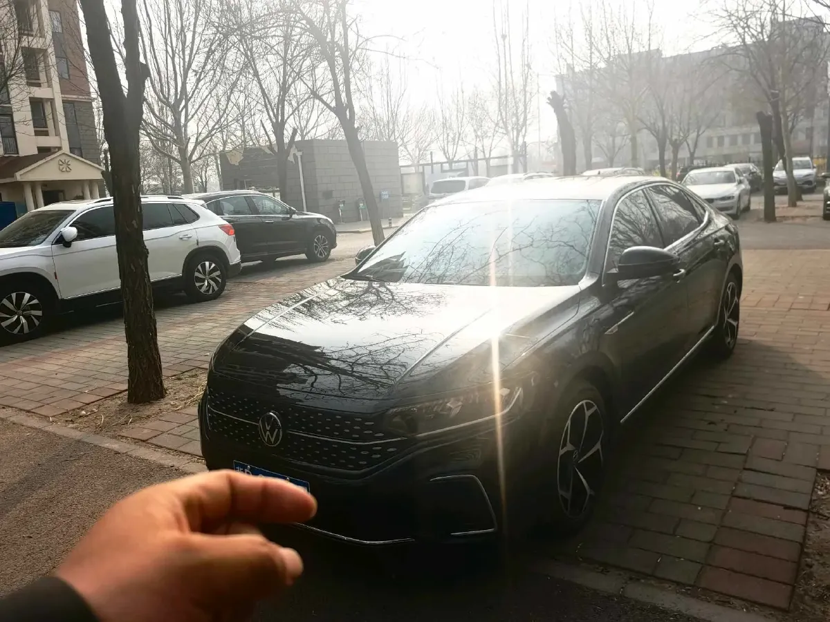 2024 Volkswagen Passat 2.0T 220HP L4 7DCT,autocango,china used car exporter,china ev exporter,chinese used car exporter,chinese used ev exporter