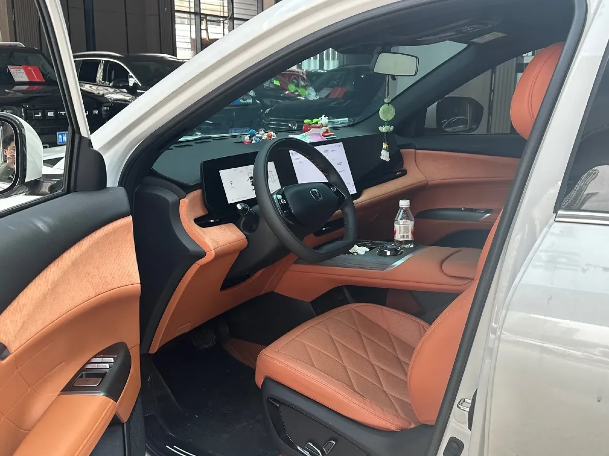 2025 ChangAn CS75 Plus 1.5T 192HP L4 8AT,autocango,china used car exporter,china ev exporter,chinese used car exporter,chinese used ev exporter