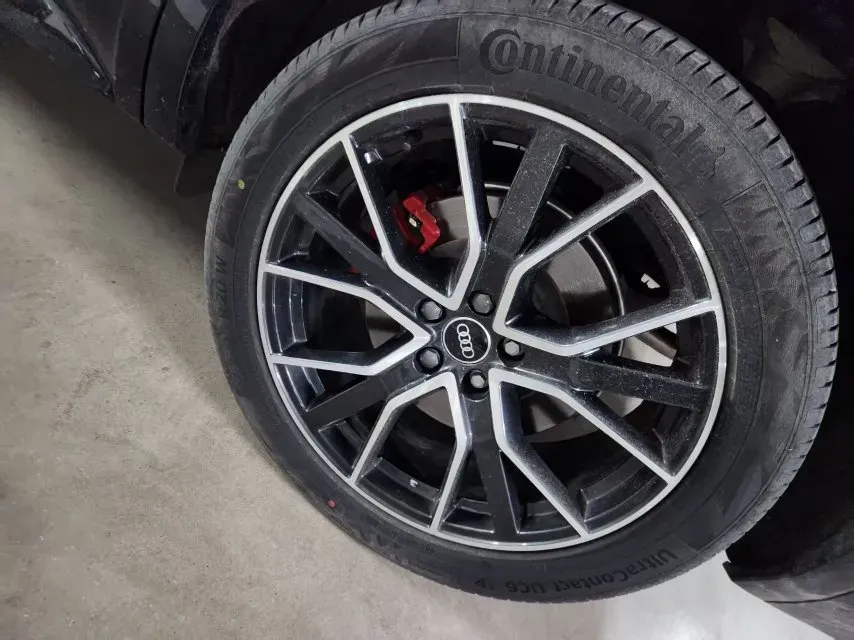 2024 Audi Q5L 2.0T 245HP L4 7DCT,autocango,china used car exporter,china ev exporter,chinese used car exporter,chinese used ev exporter