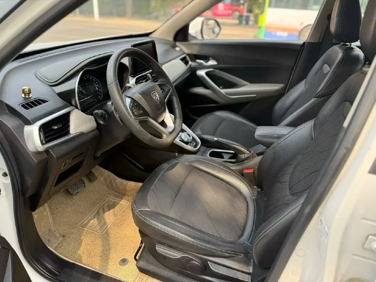 2017 BaoJun 310W 1.5L 105HP L4 6MT,autocango,china used car exporter,china ev exporter,chinese used car exporter,chinese used ev exporter