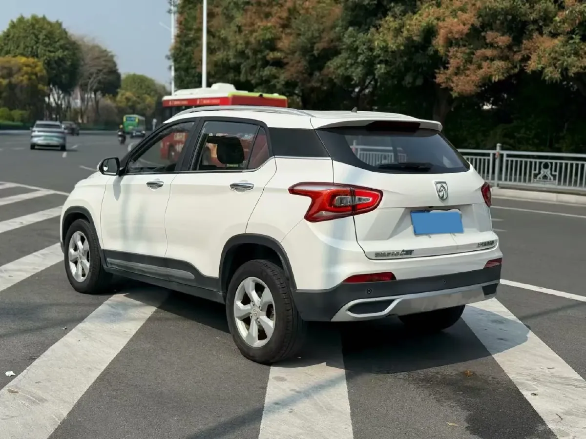 2017 BaoJun 310W 1.5L 105HP L4 6MT,autocango,china used car exporter,china ev exporter,chinese used car exporter,chinese used ev exporter
