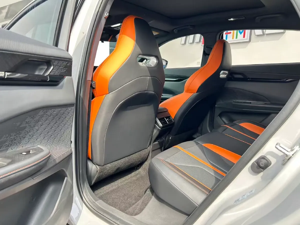 2024 ChangAn UNI-V 1.5T 188HP L4 7DCT,autocango,china used car exporter,china ev exporter,chinese used car exporter,chinese used ev exporter