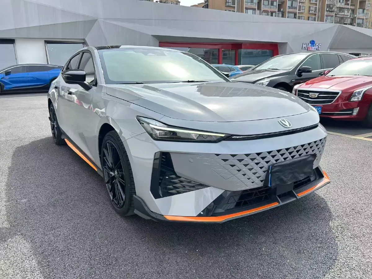 2024 ChangAn UNI-V 1.5T 188HP L4 7DCT,autocango,china used car exporter,china ev exporter,chinese used car exporter,chinese used ev exporter