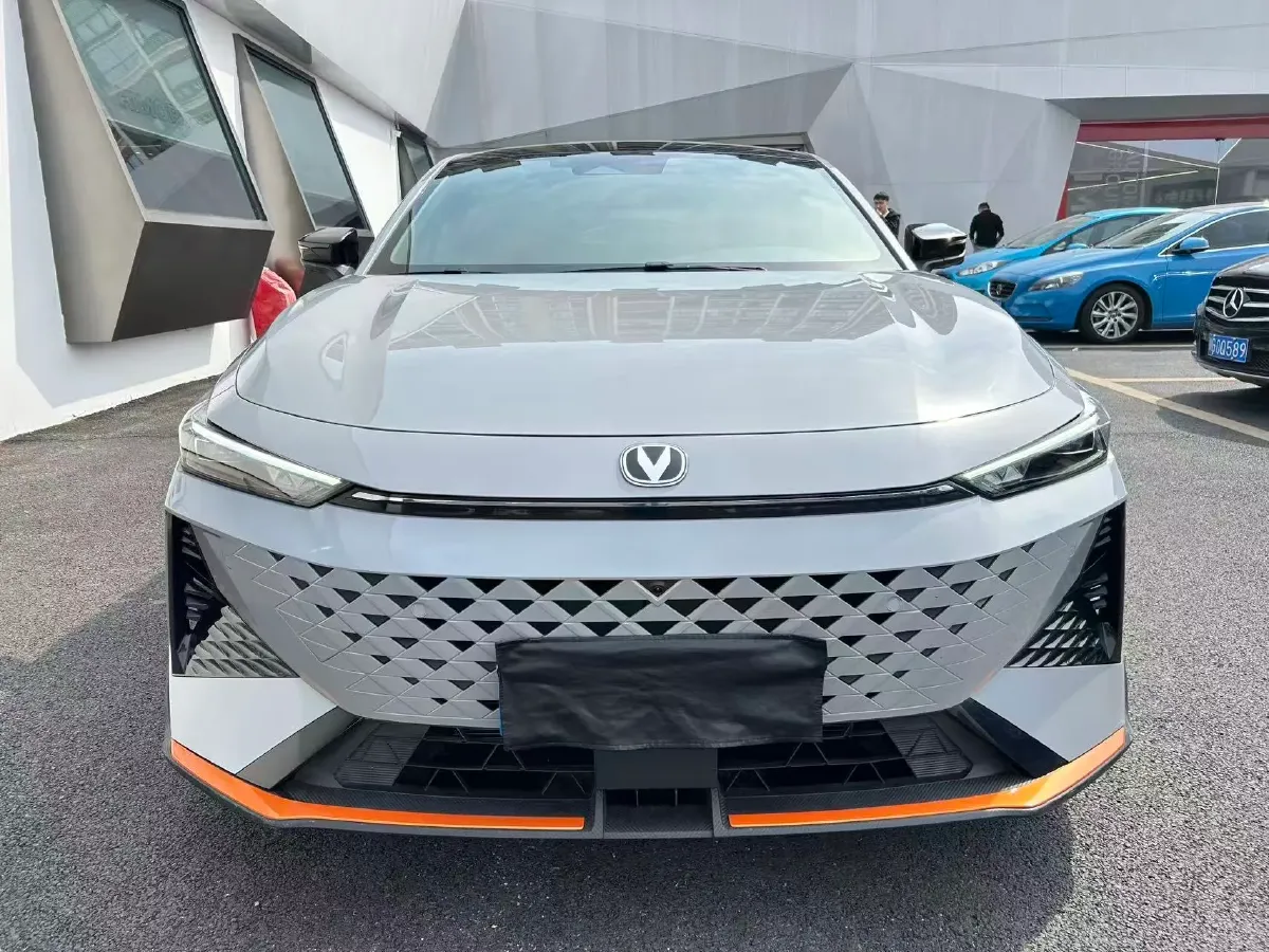 2024 ChangAn UNI-V 1.5T 188HP L4 7DCT,autocango,china used car exporter,china ev exporter,chinese used car exporter,chinese used ev exporter