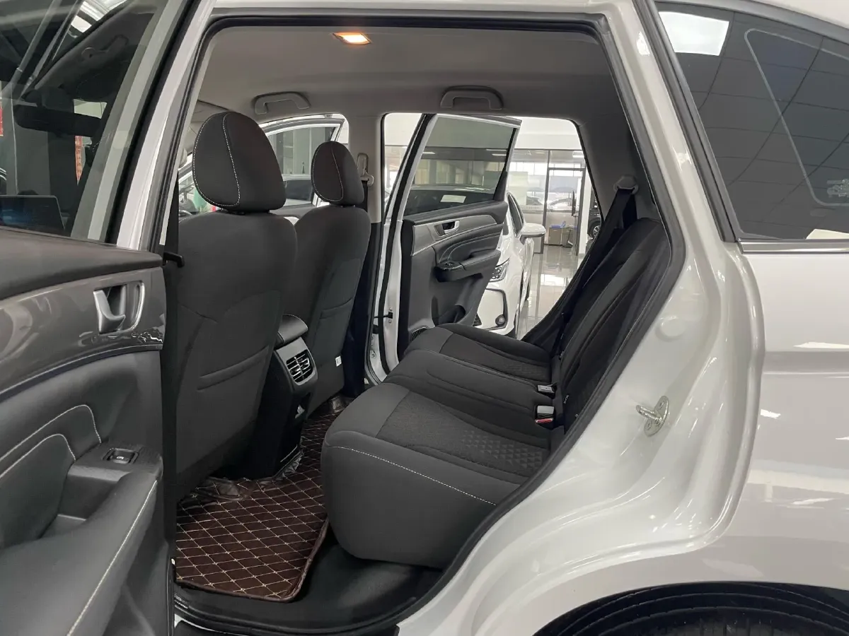 2021 Haval M6 1.5T 150HP L4 7DCT,autocango,china used car exporter,china ev exporter,chinese used car exporter,chinese used ev exporter