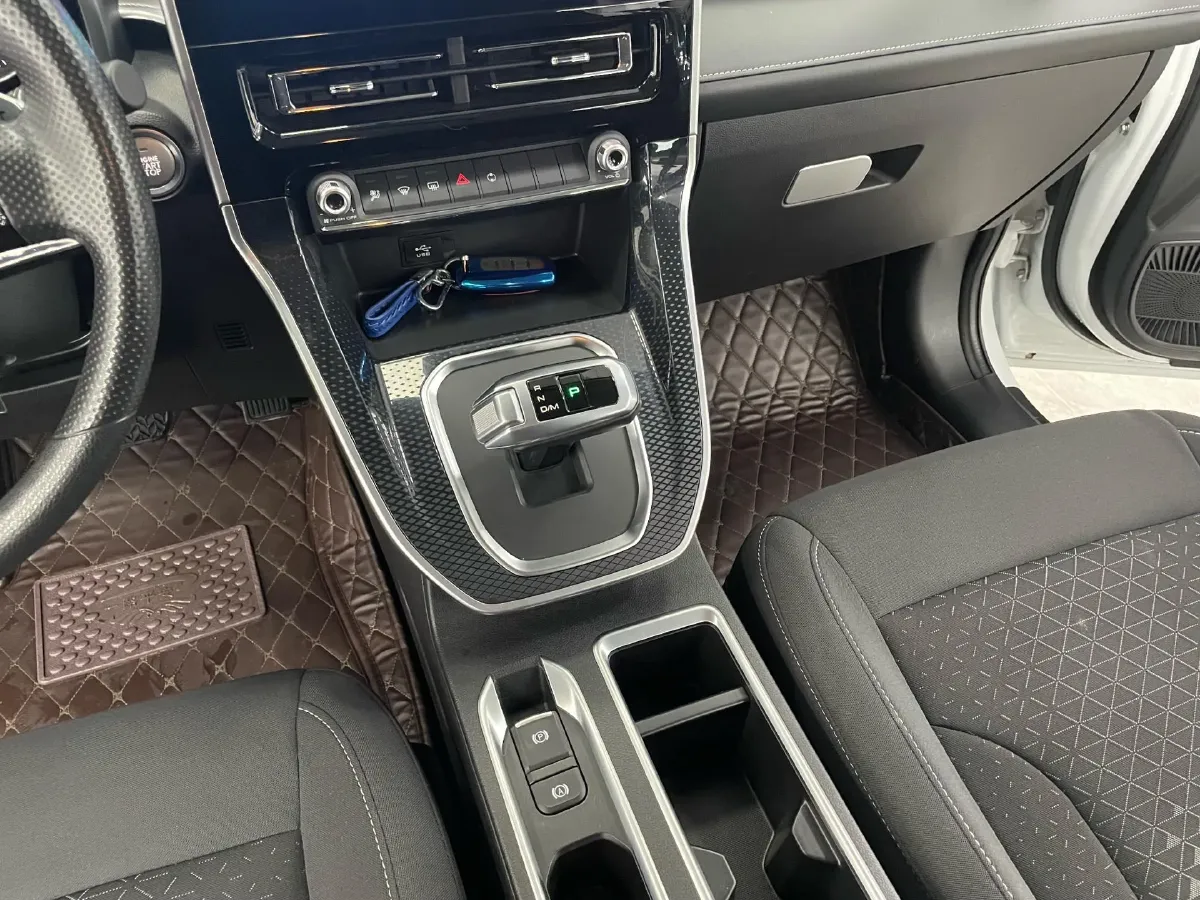 2021 Haval M6 1.5T 150HP L4 7DCT,autocango,china used car exporter,china ev exporter,chinese used car exporter,chinese used ev exporter