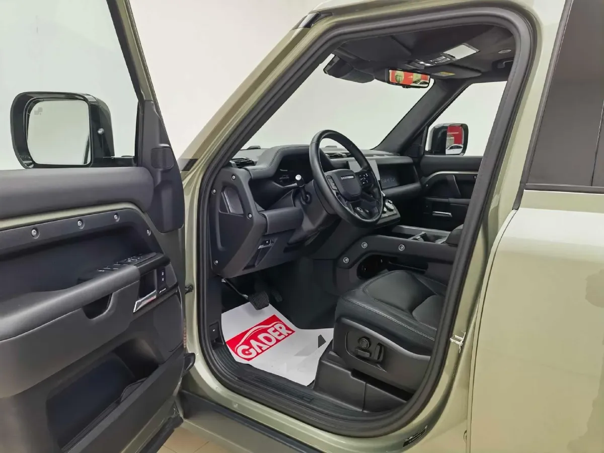 2025 Land Rover Defender 3.0T 400HP L6 8AT,autocango,china used car exporter,china ev exporter,chinese used car exporter,chinese used ev exporter