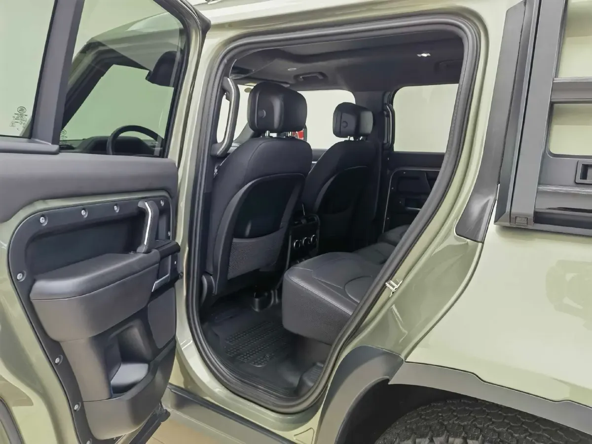 2025 Land Rover Defender 3.0T 400HP L6 8AT,autocango,china used car exporter,china ev exporter,chinese used car exporter,chinese used ev exporter