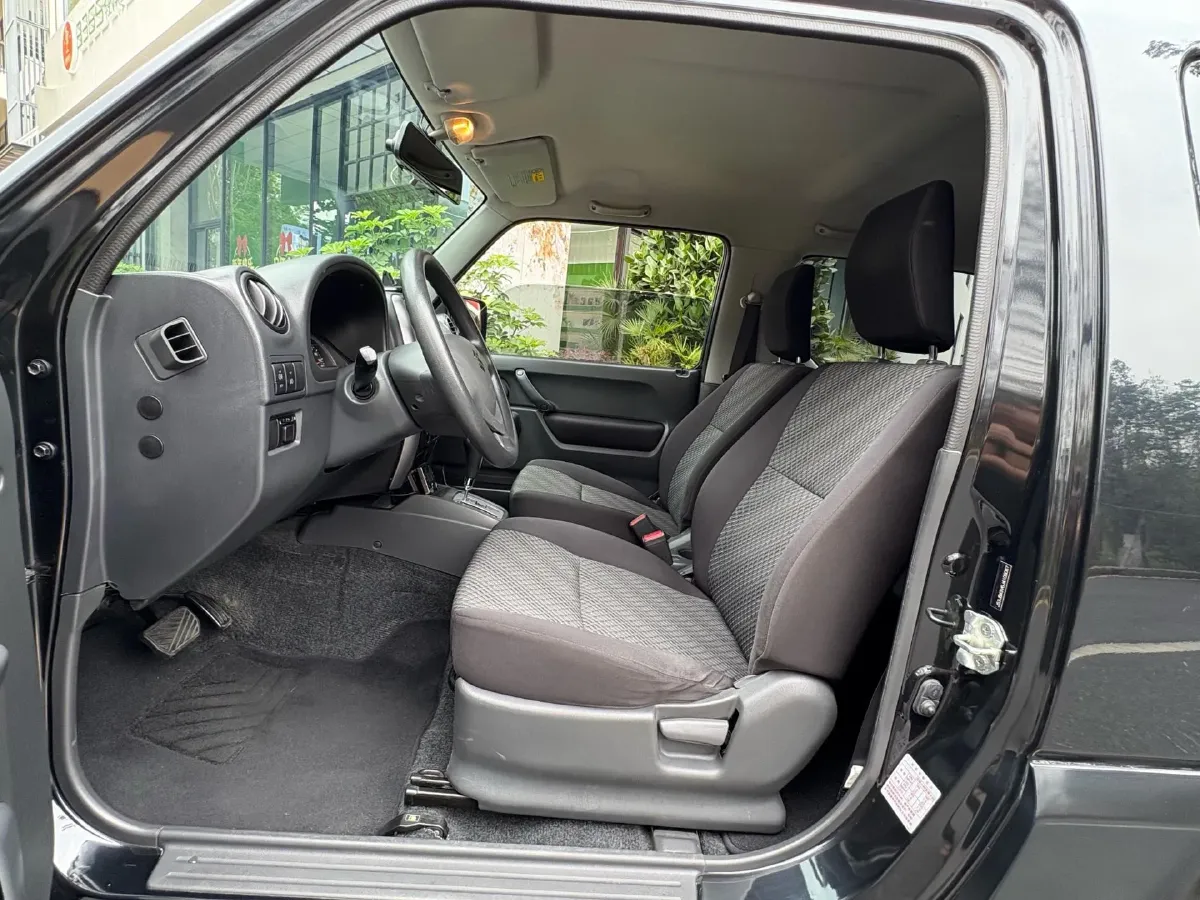 2015 Suzuki Jimny 1.3L 85HP L4 4AT,autocango,china used car exporter,china ev exporter,chinese used car exporter,chinese used ev exporter