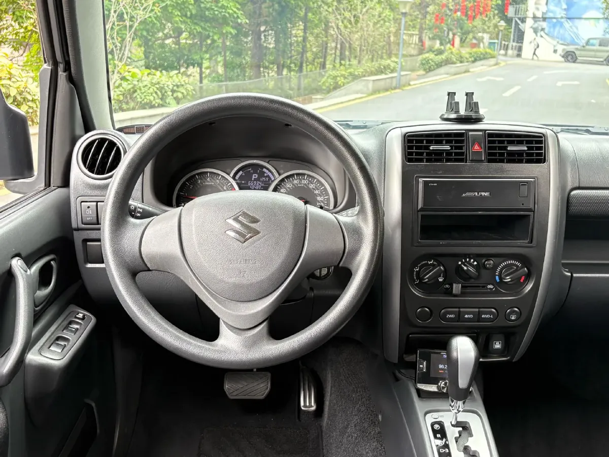 2015 Suzuki Jimny 1.3L 85HP L4 4AT,autocango,china used car exporter,china ev exporter,chinese used car exporter,chinese used ev exporter