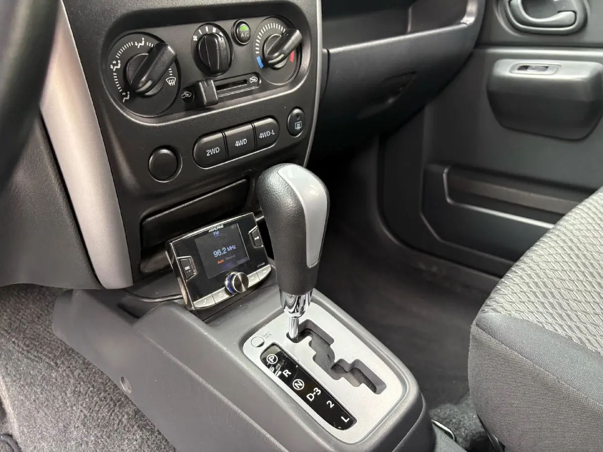 2015 Suzuki Jimny 1.3L 85HP L4 4AT,autocango,china used car exporter,china ev exporter,chinese used car exporter,chinese used ev exporter