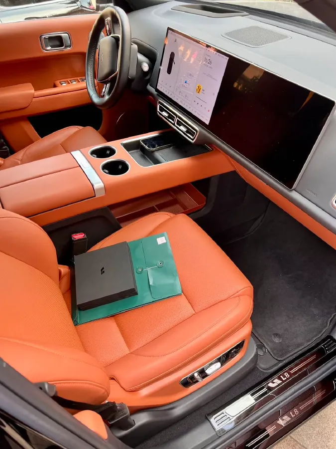 2024 Volvo S60 2.0T 197HP L4 7DCT,autocango,china used car exporter,china ev exporter,chinese used car exporter,chinese used ev exporter