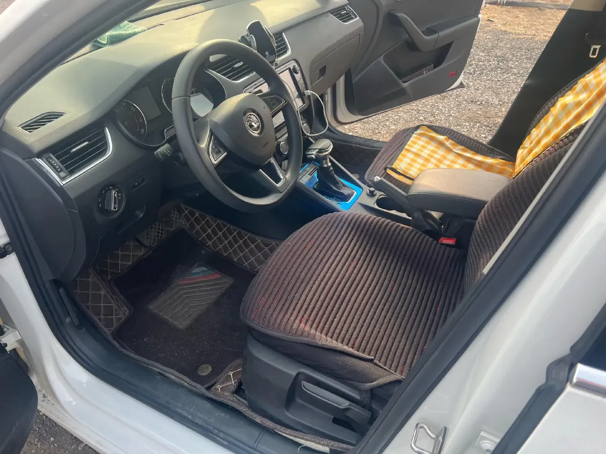 2019 Skoda Octavia 1.5L 116HP L4 6AT,autocango,china used car exporter,china ev exporter,chinese used car exporter,chinese used ev exporter