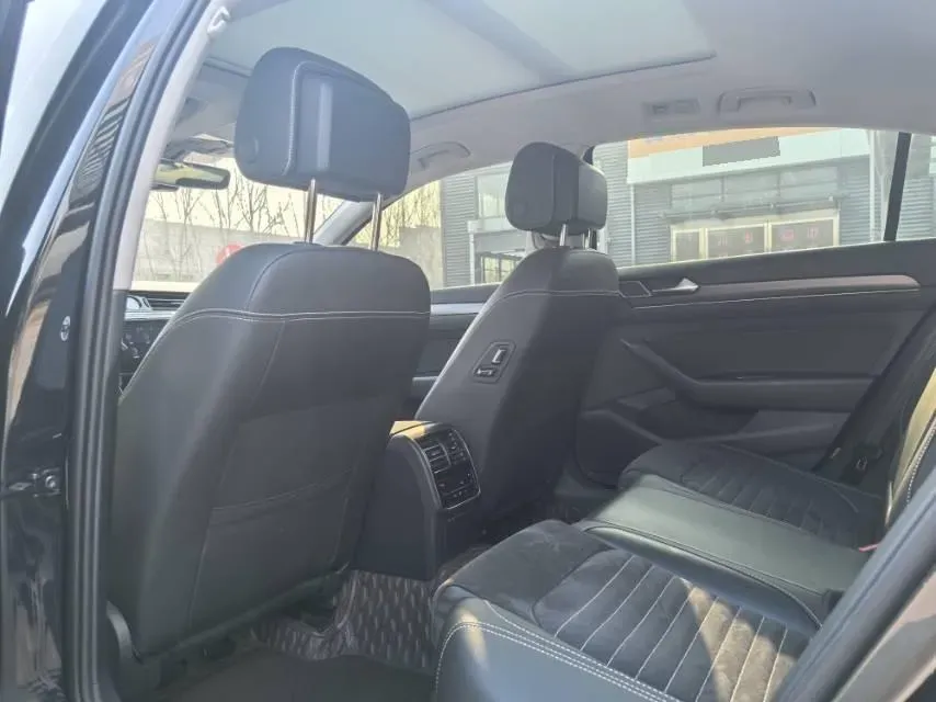 2020 Volkswagen Magotan 2.0T 186HP L4 7DCT,autocango,china used car exporter,china ev exporter,chinese used car exporter,chinese used ev exporter