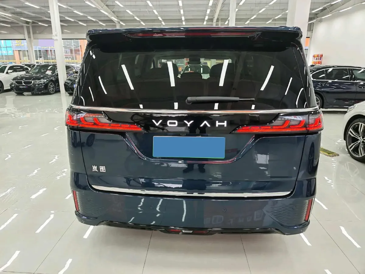 2025 Voyah Dream 1.5T 150HP L4 PHEV 41.7KWH,autocango,china used car exporter,china ev exporter,chinese used car exporter,chinese used ev exporter