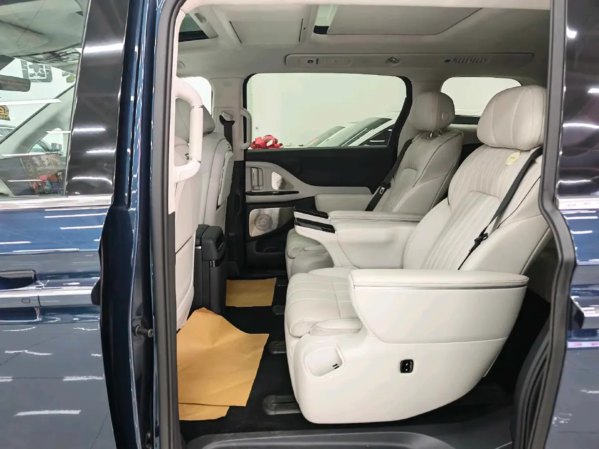 2025 Voyah Dream 1.5T 150HP L4 PHEV 41.7KWH,autocango,china used car exporter,china ev exporter,chinese used car exporter,chinese used ev exporter