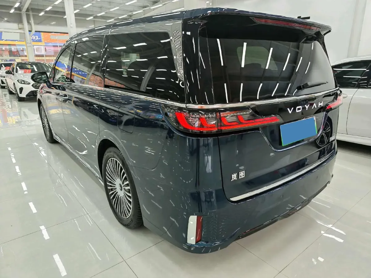 2025 Voyah Dream 1.5T 150HP L4 PHEV 41.7KWH,autocango,china used car exporter,china ev exporter,chinese used car exporter,chinese used ev exporter