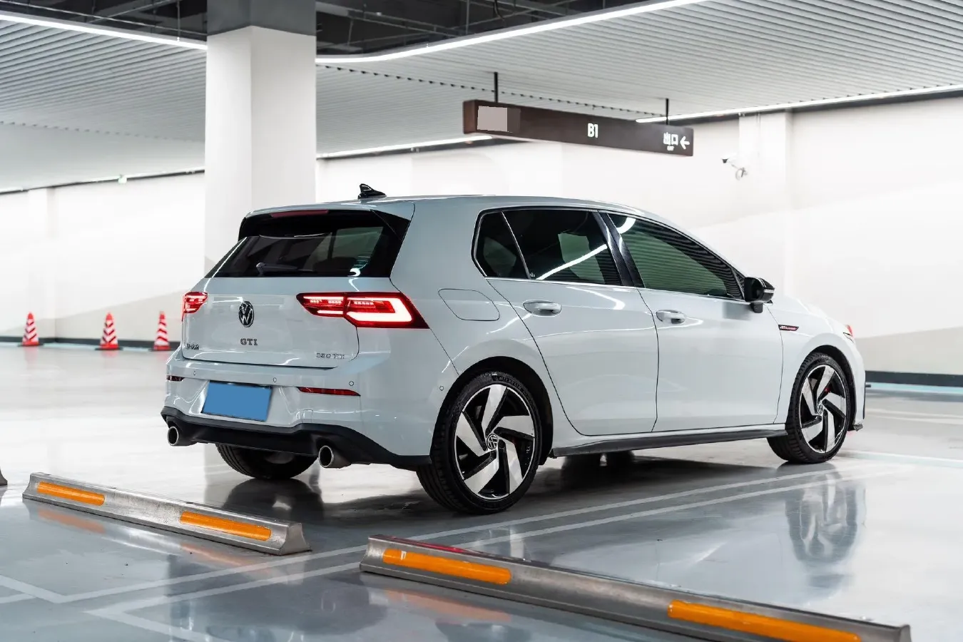 2023 Volkswagen GolfGTI 2.0T 220HP L4 7DCT,autocango,china used car exporter,china ev exporter,chinese used car exporter,chinese used ev exporter