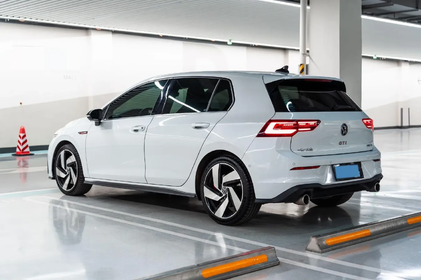 2023 Volkswagen GolfGTI 2.0T 220HP L4 7DCT,autocango,china used car exporter,china ev exporter,chinese used car exporter,chinese used ev exporter