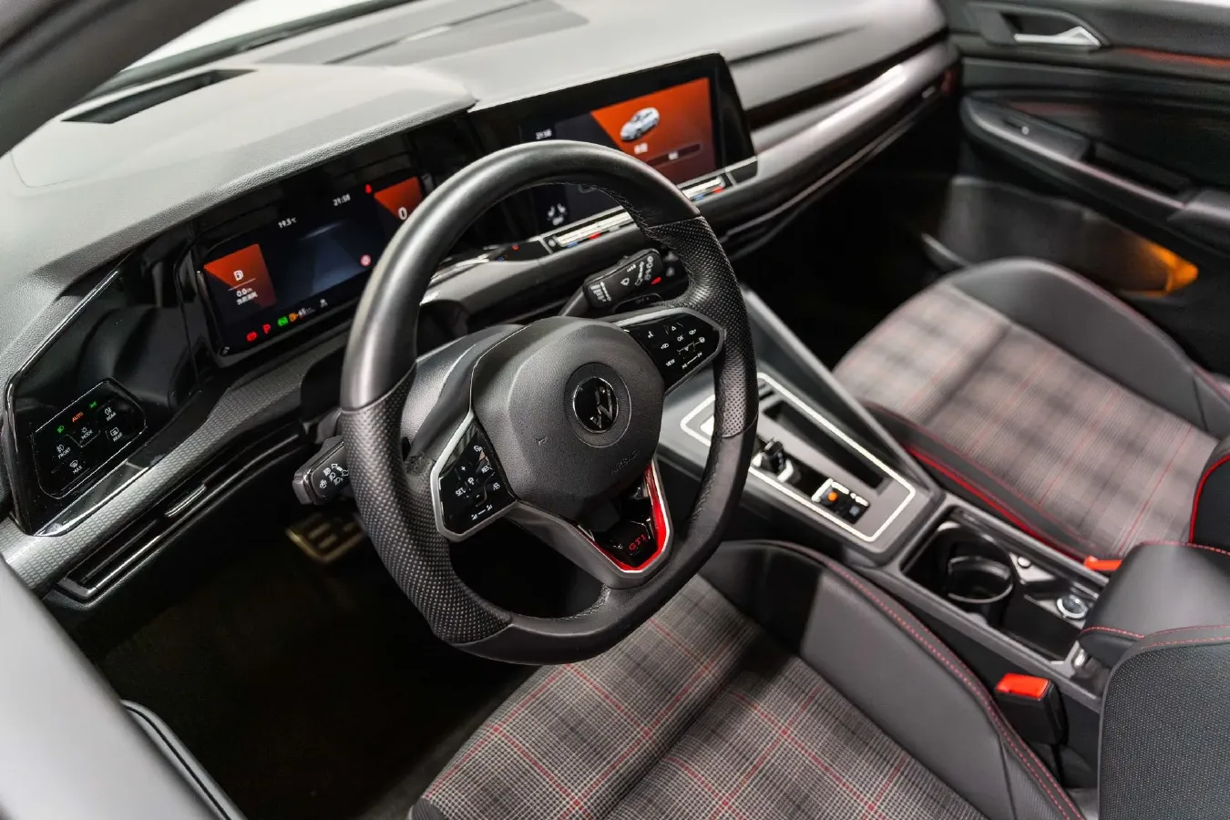 2023 Volkswagen GolfGTI 2.0T 220HP L4 7DCT,autocango,china used car exporter,china ev exporter,chinese used car exporter,chinese used ev exporter