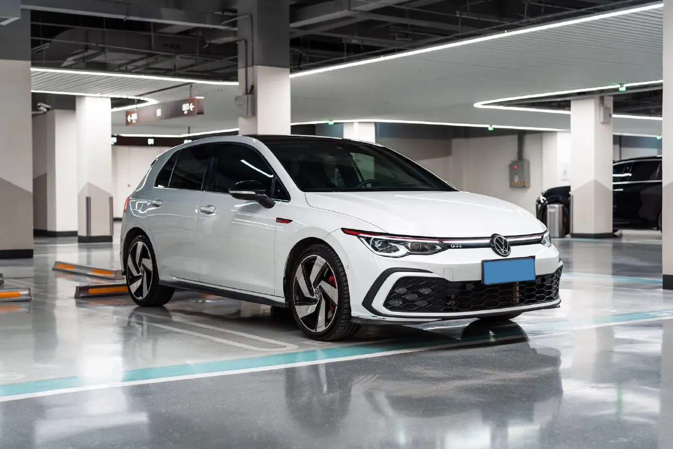 2023 Volkswagen GolfGTI 2.0T 220HP L4 7DCT,autocango,china used car exporter,china ev exporter,chinese used car exporter,chinese used ev exporter