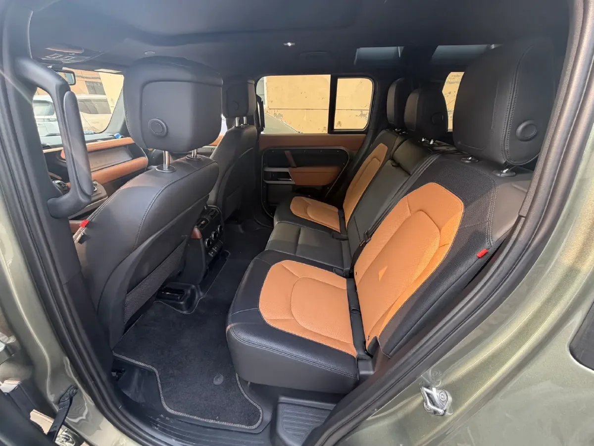 2023 Land Rover Defender 3.0T 400HP L6 8AT,autocango,china used car exporter,china ev exporter,chinese used car exporter,chinese used ev exporter