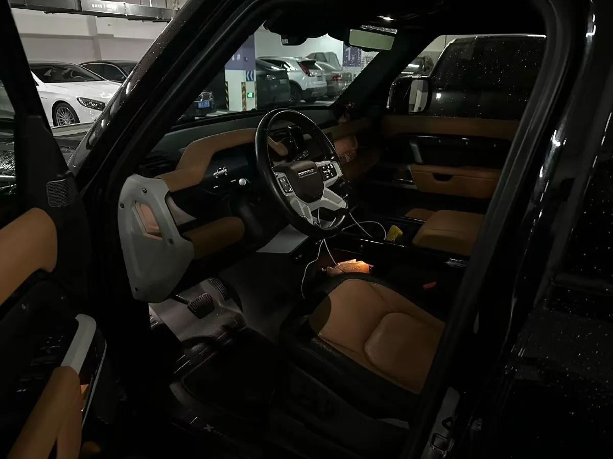 2024 Land Rover Defender 3.0T 400HP L6 8AT,autocango,china used car exporter,china ev exporter,chinese used car exporter,chinese used ev exporter