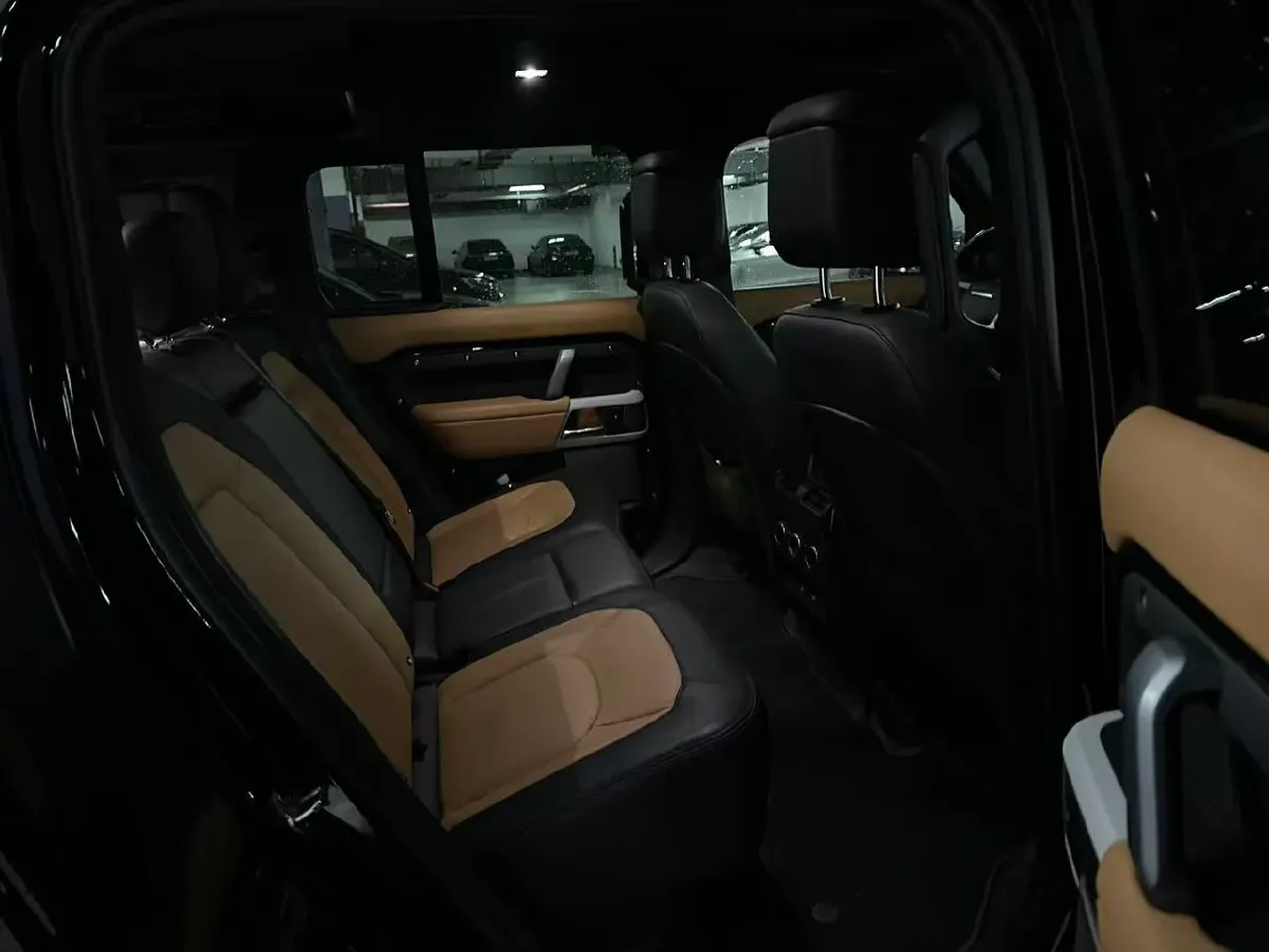 2024 Land Rover Defender 3.0T 400HP L6 8AT,autocango,china used car exporter,china ev exporter,chinese used car exporter,chinese used ev exporter